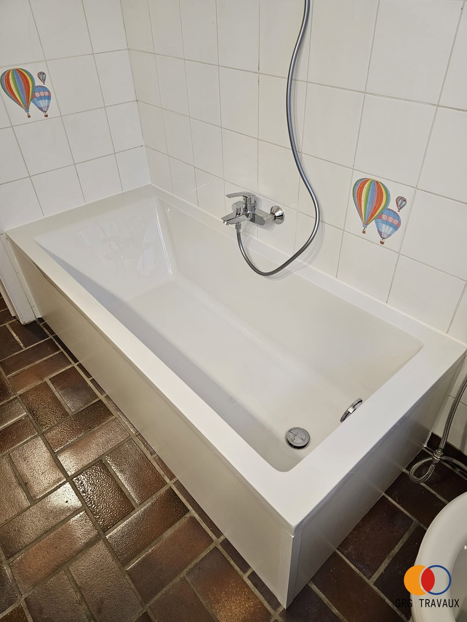 Nouvelle baignoire Duravit avec tablier et robinetterie Grohe